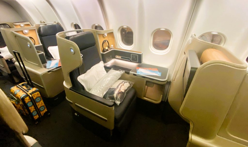 Review: Qantas A-330 Business Class, Singapore - Sydney - pointsHq